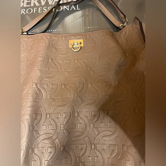 Ferragamo bag - Picture 2 of 11